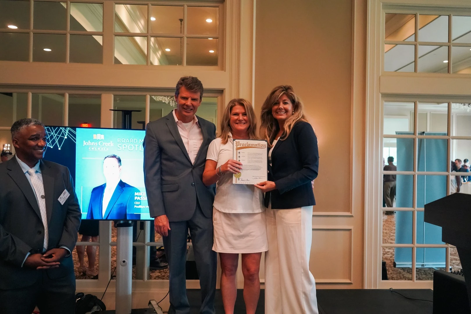 The Happy Dog Hotel’s Stacy Fotos Receives Empowering Women in Leadership Award
